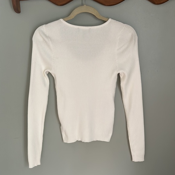 Express Cream Sweater Small - Picture 9 of 9